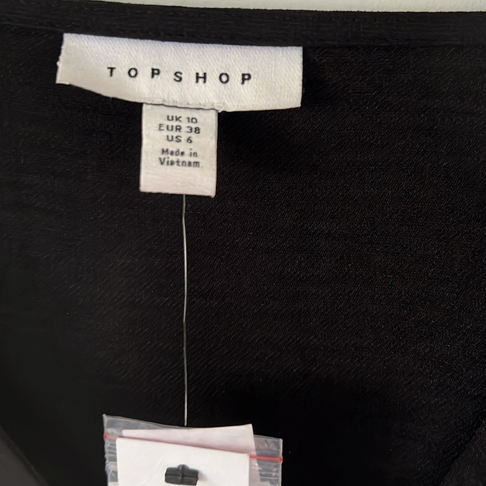 Top Shop black button up v-neck blouse. New with tags size 6. - Picture 2 of 8